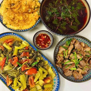 Em đang tuyển gấp ạ