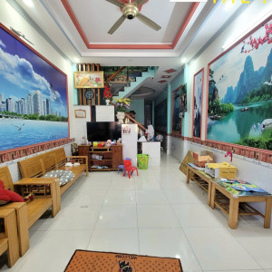 Các chị ơi, nhà em bận bịu quá nên không có thời gian để dọn dẹp nhà cửa và nấu ăn cho gia đình em tại đường Nguyễn Biểu Quận 5