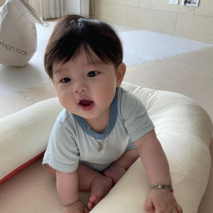 Nhà có đôi vợ chồng trẻ ngoài 30 tuổi cần cô về chăm sóc bé Tin gần 1 tuổi ở chung cư Tân Phước Plaza