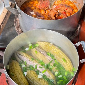 Nhà mặt phố có 1 trệt với gác lửng nhỏ ở đường Xóm Đất- Q11 tìm cô về gvn (bao ăn ở)