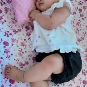 Cần 1 Cô  Chăm Bé 8 Tháng Tại Chung Cư Tân Bình ,chỉ Nhận Cô Ở Lại Được (bao Ăn Ở)