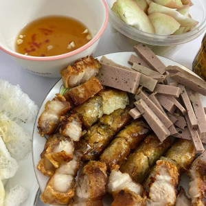 TÌM CÔ GIÚP VIỆC NHÀ QUẬN 1, BAO ĂN Ở LẠI