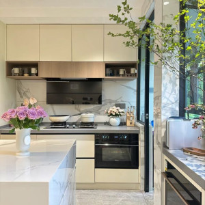 Nhà mặt phố có 2 lầu 47m2 ở đường Đồng Đen quận Tân Bình đang tìm cô giup việc nhà