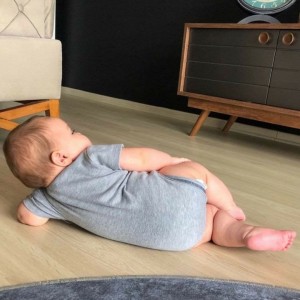 NHÀ EM ĐANG CẦN GẤP CHỊ BẢO MẪU CHĂM BÉ 7 THÁNG TUỔI NHA