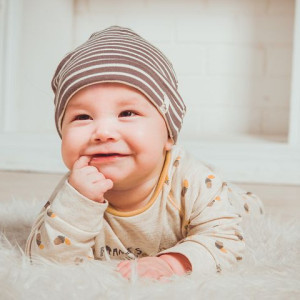 Bé Nhà Em Được 18 Tháng, Cần 1 Chị Trông Nom, Chơi Với Bé Để Ba Mẹ Đi Làm.