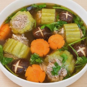 Tuyển gấp 1 cô nấu ăn ngon cho gđ em ạ