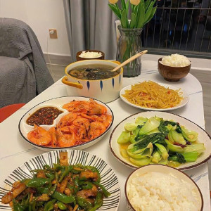 Tuyển gấp 1 cô làm sáng chiều ở Q7 ạ