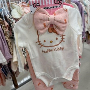 Hôm nay em tìm 1 chị về chăm bé nhà em, làm việc ở Chung cư Vinhomes Ba Son Quận 1