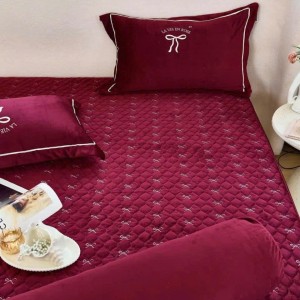 Gia đình em tuyển gấp ạ