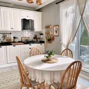 mẹ con em đang ở chung cư Him Lam Chợ Lớn Q6 cần gấp chị giúp việc nhà, nấu ăn buổi tối cho con gái em