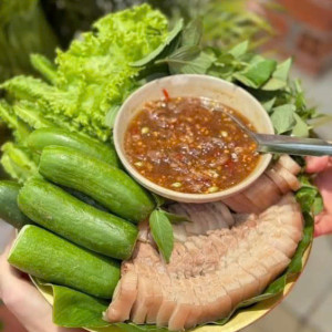 Em đang tuyển gấp 1 cô giúp việc nhà cho gia đình em ạ