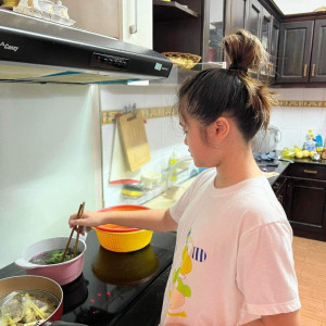 EM CẦN 1 CHỊ VỀ LAU DỌN NHÀ CỬA VÀ NẤU ĂN CHO GIA ĐÌNH 3 NGƯỜI