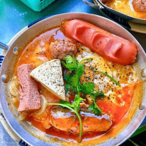 Ba Mẹ Em Mới Về Hưu Nên Cần Cô Về Lau Dọn Nhà Cửa