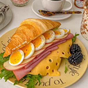 Tuyển Gấp 1 Cô Chuyên Dọn Dẹp Nấu Ăn Đi Làm Bao Ăn Ở Lại
