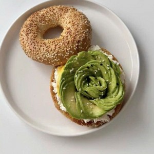 Tuyển gấp 1 cô chăm bà đi làm bao ăn ở lại ạ