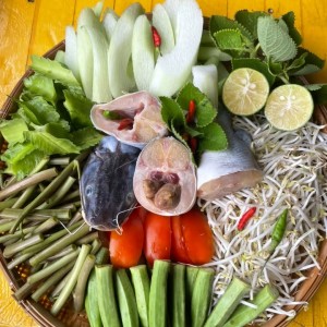 Gia đình em có 2 vợ chồng và 2 bé lớn 5 và 6 tuổi, cần tìm 1 cô giúp việc nhà ở lại cùng gia đình lâu dài.