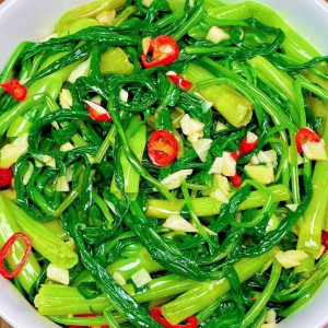 Gia đình em cần gấp 1 cô giúp việc nhà đi làm bao ăn ở lại ạ