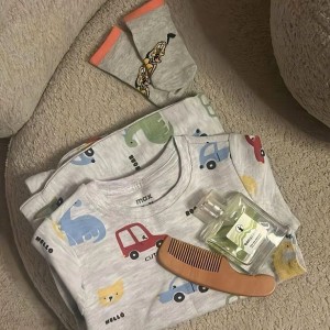 Nhà e Hồng cần tìm 1 chị trông em bé, nhà ngay đối diện chợ Tân Hương Quận Tân Phú Lương 14 Triệu Bao Ăn Ở