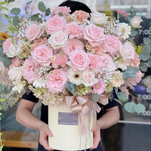 Gia đình đang tuyển gấp 1 cô giúp việc nhà đi làm bao ăn ở lại ạ