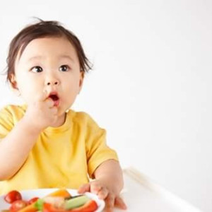 Bé nhà em được 6 tháng, cần 1 chị chuyên chăm bé nhỏ. Chỉ chăm ban ngày thôi ạ.