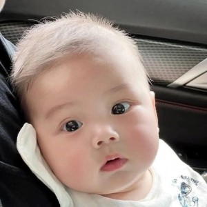 EM BÉ NGOAN ĐANG CẦN 1 CHỊ BẢO MẪU VỀ CHĂM BÉ 9 THÁNG TUỔI