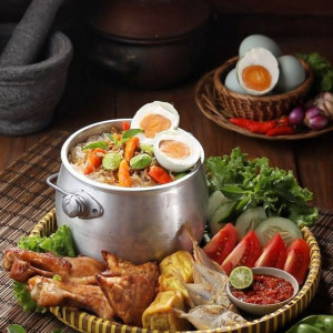 Nhà Mặt Phố 1 Lầu Ở Quận 4 Đang Cần 1 Cô Giúp Việc Nhà (bao Ăn Ở)