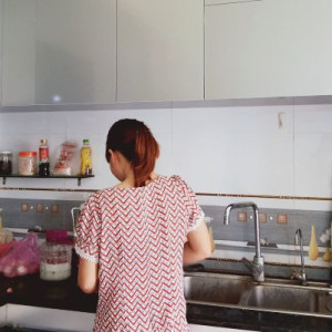 Nhà em cần tìm gấp cô giúp việc nhà ở Đoàn Văn Bơ Quận 4. Công việc chỉ là dọn dẹp nhà cửa và nấu bữa cơm tối gia đình đơn giản thôi ạ.