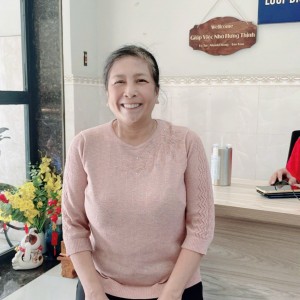 Em đang tìm việc cho chị hàng xóm em ạ