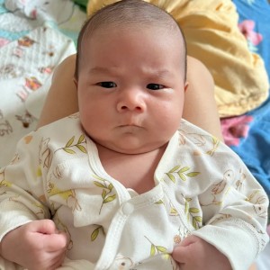 Bé su Nhà Em vừa Tròn 8 Tháng Tuổi, Cần Ngay Một Chị Sang Qua Chăm Bé Cùng Vợ Chồng Em