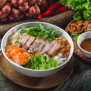 Em đang cần gấp chị trông bé để vợ em đi làm, nhà gần chợ Hoàng Hoa Thám quận Tân Bình