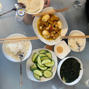 Em chào các cô, các chị ạ! Em đang cần tìm một người giúp việc nhà thật thà, chăm chỉ ở khu vực quận 2