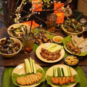 Cần gấp 1 cô chăm bà đi làm bao ăn ở lại ạ