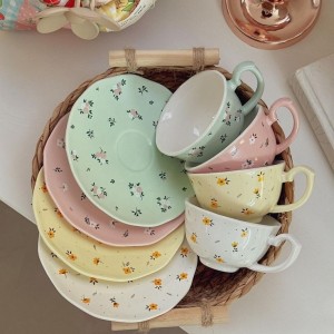 tìm cô giúp việc làm ăn ở lại luôn với gia đình ở nhà 1 gác lửng trên đường Lê Ngã- Quận Tân Phú.