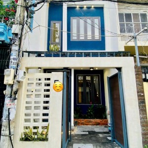 - Nhà 1 trệt 1 lầu cần tìm chị giúp việc nhà, nấu ăn, dọn dẹp nhà cửa.