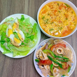 Gia đình em tuyển gấp ạ