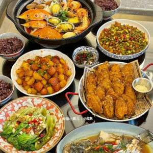 Tuyển Gấp 1 Cô Làm Việc Có Tâm Đi Làm Bao Ăn Ở Lại A