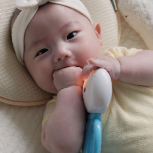 BÉ BÔNG VỪA TRÒN 9 THÁNG TÌM CÔ CHĂM BÉ CÙNG VỢ EM