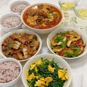 Em Cần Người Phụ Giúp Việc Nhà Ở Cầu Ông Lãnh Q4 – Lương 13 Triệu Bao Ăn Ở Lại