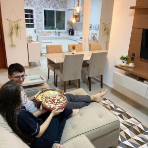 Nhà chỉ có 2 vợ chồng chưa có con cái gì hết, đang ở chung cư gần Công viên Gia Định LƯƠNG 12 TRIỆU ạ