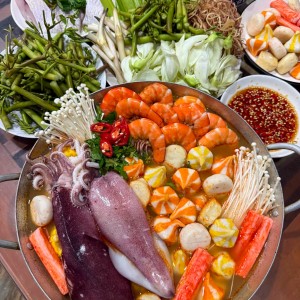 Em cần gấp 1 chị giúp việc nhà cho gia đình 2 vợ chồng và 2 cháu được 5 và 7 tuổi ở nhà 1 lầu ở đường Khánh Hội Quận4