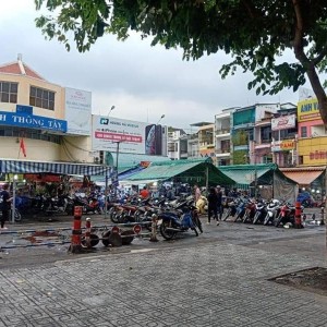 Nhà mặt phố gần chợ Hạnh Thông Tây quận gò vấp đang tuyển cô giúp việc đi làm liền luôn nha !!!