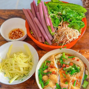 Tuyển gấp 1 cô giúp việc nhà bao ăn ở lại nha !