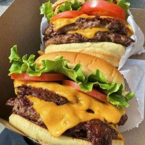 Tuyển gấp 1 cô chăm bé ss đi làm bao ăn ở lại ạ