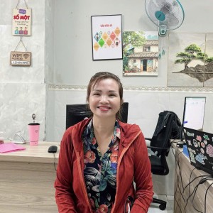 Chị Phượng đang tìm việc bao ăn ở lại ạ