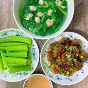 Cô nào cần việc chăm bé thì alo e nha