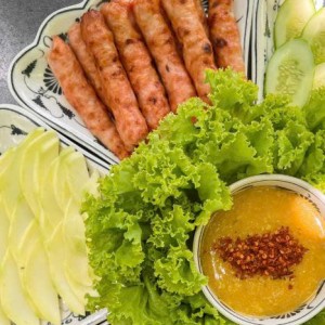 Cần 1 cô chăm bé ss bao ăn ở lại ạ