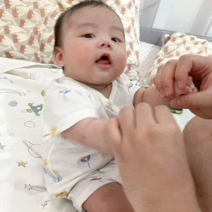 Em Bé Ngoan Mới Được 3 Tháng Tuổi Thôi !! Tìm Cô Chuyên Chăm Em Bé