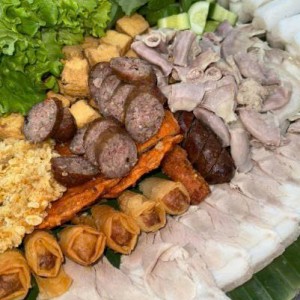 Tuyển Cô Chuyên Chăm Bà Ạ