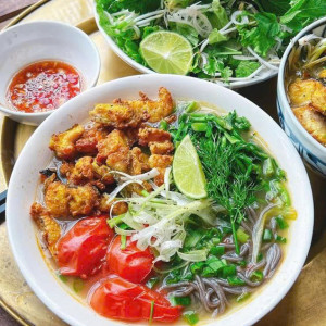 Còn đăng là còn tuyển nhé các chị gái ơi !!! mau mau lấy dt ra gọi cho e ngay nhé