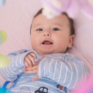 Tìm gấp chị chăm bé 9 tháng tuổi (Ở LẠI) -  Q. Tân Phú - lương 13tr